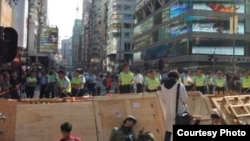 大批示威者周五晚周六凌晨重夺旺角（苹果日报图片 ）