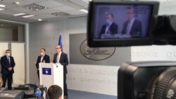 Premijer Kosova Avdulah Hoti na konferenciji za novinare u Prištini, 24. septembar 2020. (Foto: VOA)
