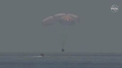 Trenutak spuštanja kapsule u more