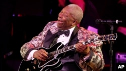 B.B. King tampil dalam konser gala di Kodak Theatre, Los Angeles. (Foto: Dok)