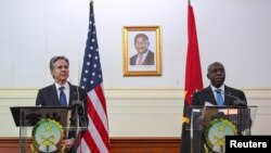 Le secrétaire d'État américain Antony Blinken tient une conférence de presse avec le ministre angolais des Affaires étrangères, Tete Antonio, au ministère des Affaires étrangères à Luanda, en Angola, le 25 janvier 2024.
