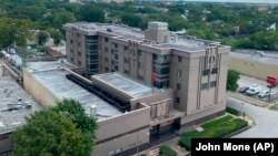 Zgrada konzulata Narodne Republike Kine u Hjustonu Foot: (AP/John Mone)