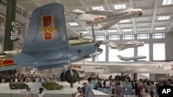 资料照 中国军事博物馆展出的军机