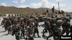 រូបឯកសារ៖ ទាហានចិន​ចូលរួម​ពិធី​បើក​សម្ពោធ​សមយុទ្ធ​យោធា​រួម​រវាង​ចិន​និង​កម្ពុជា​ នៅខេត្ត​កំពង់ស្ពឺ ប្រទេស​កម្ពុជា កាលពីថ្ងៃទី១៧ ខែមីនា ឆ្នាំ២០១៨។ 