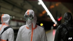 Pripadnici vojske dezinfikuju podzemnu železnicu u Madridu