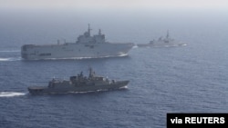 Grčki i francuski brodovi u formaciji tokom zajedničke vojne vežbe u Sredozemnom moru (Foto: Reuters)