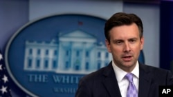 Juru bicara Gedung Putih, Josh Earnest (Foto: dok). 
