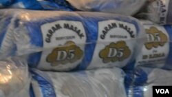 Garam dapur di pasar tradisional. (VOA/Iris Gera)