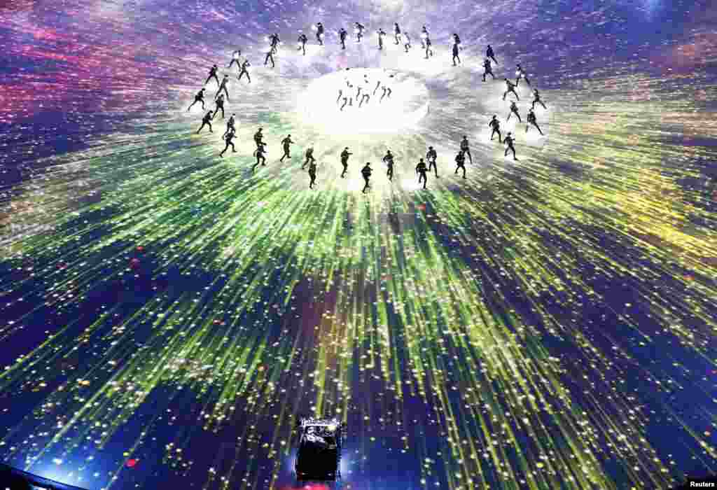 平昌冬奥会闭幕式上的艺术表演。(2018年2月25日)