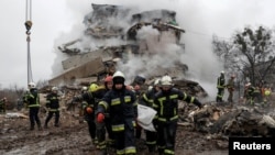 乌克兰中部波尔塔瓦市一栋居民楼遭到俄罗斯导弹攻击。(2025年2月1日)