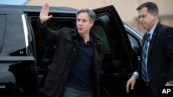 Menteri Luar Negeri AS Antony Blinken tiba di Pangkalan Udara Andrew, Minggu, 16 Mei 2021. 