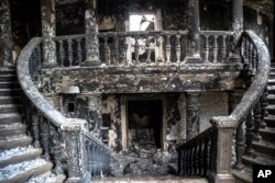 Маріупольський драмтеатр після бомбардувань, 4 квітня 2022 р. (AP Photo/Alexei Alexandrov, File)