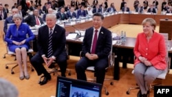 中国国家主席习近平与其他世界领导人在2018年于阿根廷举办的二十国集团峰会上会晤