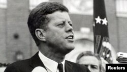 Džon kenedi tokom govora na skupu u Fort Vortu, u državi Teksas, nekoliko sati pre nego što je ubijen