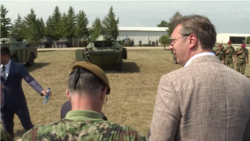 Predsednik Aleksandar Vučić sa pripadnicima Vojske Srbije, Foto: (ilustracija), video grab