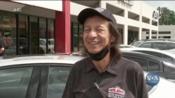 У Техасі кур’єру із доставки піци подарували авто після того, як його машину спалили зловмисники. Відео