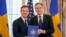 Thủ tướng Thụy Điển Ulf Kristersson, trái, và Ngoại trưởng Mỹ Antony Blinken chủ tọa buổi lễ Thụy Điển chính thức gia nhập NATO, ngày 7/3/2024 tại Bộ Ngoại giao Mỹ.
