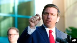 Gubernur Florida Ron DeSantis berbicara di Fort Lauderdale, 11 Januari 2019.