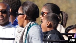 Đệ nhất phu nhân Hoa Kỳ cùng các con gái đã trông thấy một chú voi tại Khu bảo tồn Madikwe