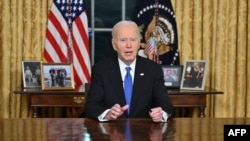 Presiden AS Joe Biden menyampaikan pidato perpisahan dari Ruang Oval di Gedung Putih, Washington, DC, pada 15 Januari 2025. (Foto: Roberto Schmidt/Pool/AFP)