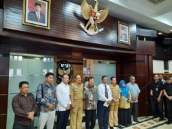 Bupati Natuna Abdul Hamid Rizal, Wakil Bupati Natuna Ngesti Yuni Suprapti, Ketua Dewan Perwakilan Rakyat Daerah (DPRD) Kabupaten Natuna Andes Putra, dan tokoh masyarakat Natuna hari Selasa, 4 Februari 2020 menemui Menkopolhukam