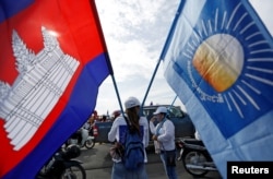 Supporters of the Cambodia National Rescue Party (CNRP) gather during a local election campaign in Phnom Penh, Cambodia May 20, 2017.