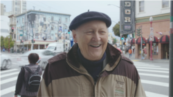 Lari Vučković u ulici Brodvej, u kojoj je pre nekoliko decenija nastupao u brojnim džez klubovima sa poznatim muzičarima