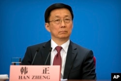 资料照：中国副总理韩正在北京人大会堂出席一个记者会。（2018年3月20日）