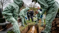 Цвинтар у селі Криниця, 2 травня 2020 (AP Photo/Evgeniy Maloletka)