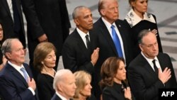 Sleva na desno: Džordž Buš, Barak Obama, Donald Tramp, Džo Bajden i Kamala Haris sa supružnicima u Nacionalnoj katedrali, 9. januar 2025. (Mandel NGAN / AFP)