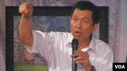 Gubernur Bali Made Mangku Pastika menyampaikan penjelasan dalam dialog awal tahun di Denpasar, Sabtu petang (7/1).