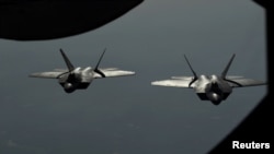 资料照片：F-22战斗机。