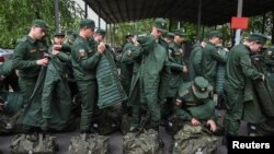 Ruski regruti (Foto: REUTERS/Sergey Pivovarov)