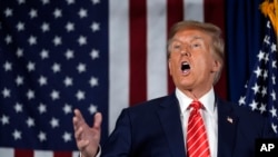 美国前总统唐纳德·特朗普(Donald Trump)2024年1月22日在新罕布什尔州拉科尼亚发表竞选演说。（美联社）