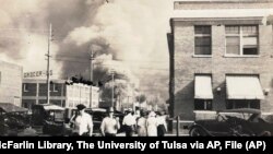 1921. u Tulsi je zapaljen bogat crnački kvart, a ubijeno je najmanje 300 crnaca