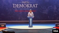 Ketua Umum Partai Demokrat Susilo Bambang Yudhoyono dalam kampanye Partai Demokrat di Jakarta Kamis (3 April) memaparkan keberhasilan yang diraih pemerintah selama 10 tahun terakhir (foto: VOA/Ahadian) 