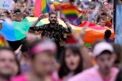 Šetnja učesnika Belgrejd prajda, u Beogradu, 18. septembra 2021. (Foto: AP, Darko Vojinović)