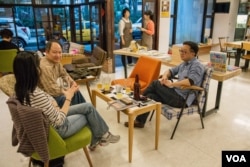 罗文嘉的书店开在台北市大安区的一个老社区内。（美国之音记者方正拍摄）