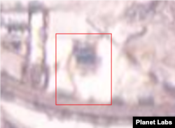 개성공단에서 지난해 포착된 신축 건물 부지(사각형 안)에서 제설 작업이 이뤄진 듯 건물과 도로 사이 진입로에 길이 나 있다. 사진=Planet Labs