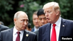 Presiden Rusia Vladimir Putin dan Presiden AS Donald Trump.