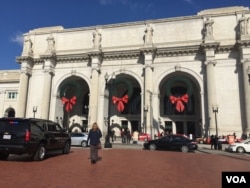 华盛顿联合火车站节日加强保安。（美国之音杨晨拍摄）