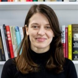 Julija Himrih, doktorka na Londonskoj školi ekonomije