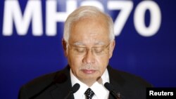 នាយក​រដ្ឋ​មន្ត្រី​ម៉ាឡេស៊ី ណាជីប រ៉ាហ្សាក់ (Najib Razak) បាន​បញ្ជាក់​អះអាង​ថា ​បំណែក​ស្លាប​យន្តហោះ​​ប៊ូអ៊ីង ៧៧៧ ដែល​គេ​បាន​រក​ឃើញ​នៅ​លើ​កោះ​ Reunionក្នុ​ង​មហា​សមុទ្រ​ឥណ្ឌា​គឺ​ពិត​ជា​បំបែក​នៃ​យន្តហោះ​ដែល​មាន​ជើង​ហោះហើរ​លេខ ​MH 370 ​ដែល​បាន​បាត់​នោះ​ប្រាកដ​មែន ដែល​លោក​បាន​បញ្ជាក់​យ៉ាង​ដូច្នេះ​កាលពី​ថ្ងៃទី៦ ខែសីហា​ ឆ្នាំ២០១៥។