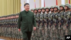 中共中央军委主席习近平检阅驻澳门解放军（资料照：2024年12月20日）