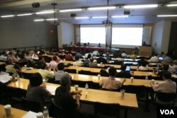 研讨会现场（美国之音章真拍摄）