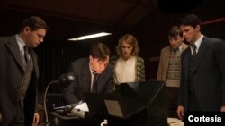 Adegan film 'The Imitation Game', yang terfokus pada ahli matematika Alan Turing yang dihukum karena preferensi seksualnya meski ia berjasa pada negara.