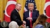 Presiden AS Donald Trump (kanan) dan Presiden Turki Recep Tayyip Erdogan dalam konferensi pers bersama di Gedung Putih, Washington, D.C., 13 November 2019.