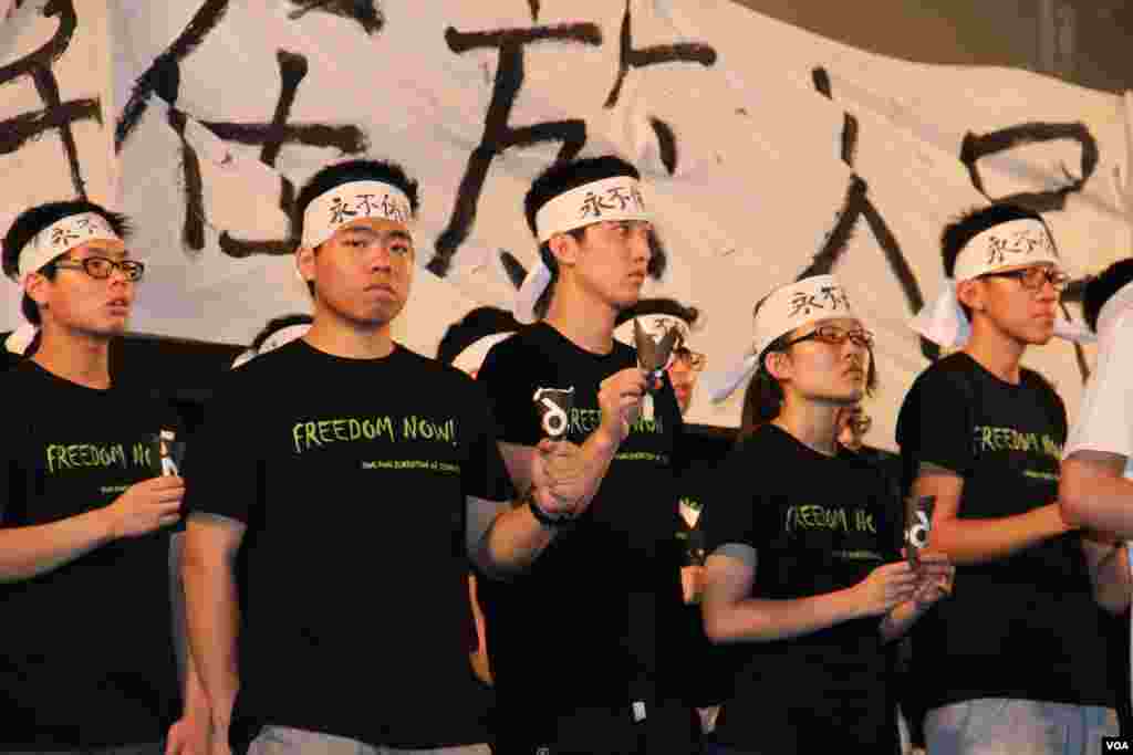 纪念六四25周年香港维园烛光晚会(美国之音图片/海彦拍摄)