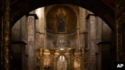 资料照片：乌克兰首都基辅圣索菲亚大教堂的内部。（2022年3月26日）