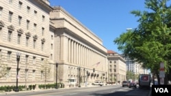 资料照片:位于华盛顿的美国商务部总部大楼。